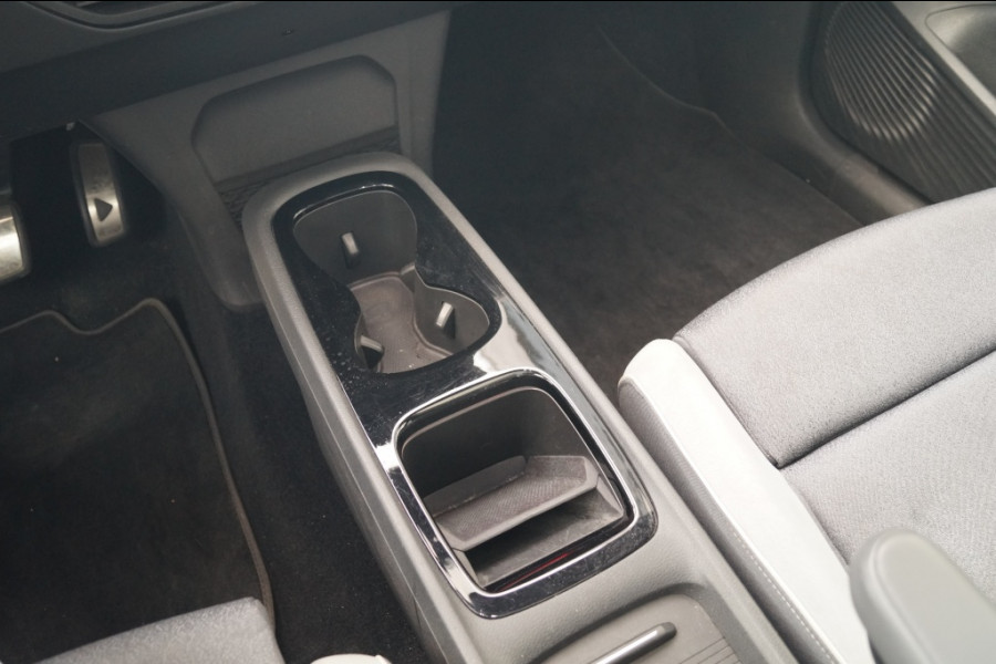 Volkswagen ID.3 First Max 58kWh -SOH91%-PANO-HUD-ECC-TREKHAAK-