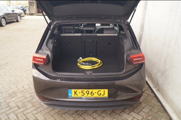 Volkswagen ID.3 First Max 58kWh -SOH91%-PANO-HUD-ECC-TREKHAAK-