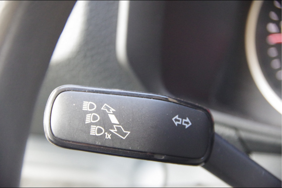 Volkswagen Crafter 35 2.0 TDI L3H3 177PK AUT. LED, STOELVERWARMING, TREKHAAK, ERGO ACTIVE GEVEERDE STOEL, CLIMATE CONTROL, CAMERA, NAVI, PARKEERSEN