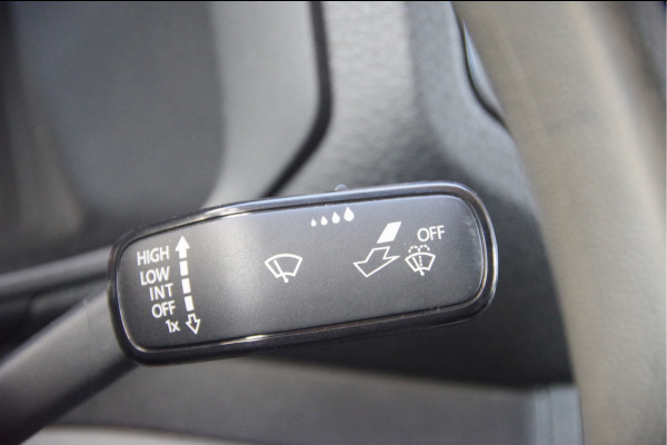 Volkswagen Crafter 35 2.0 TDI L3H3 177PK AUT. LED, STOELVERWARMING, TREKHAAK, ERGO ACTIVE GEVEERDE STOEL, CLIMATE CONTROL, CAMERA, NAVI, PARKEERSEN