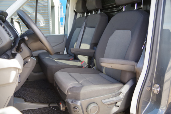 Volkswagen Crafter 35 2.0 TDI L3H3 177PK AUT. LED, STOELVERWARMING, TREKHAAK, ERGO ACTIVE GEVEERDE STOEL, CLIMATE CONTROL, CAMERA, NAVI, PARKEERSEN