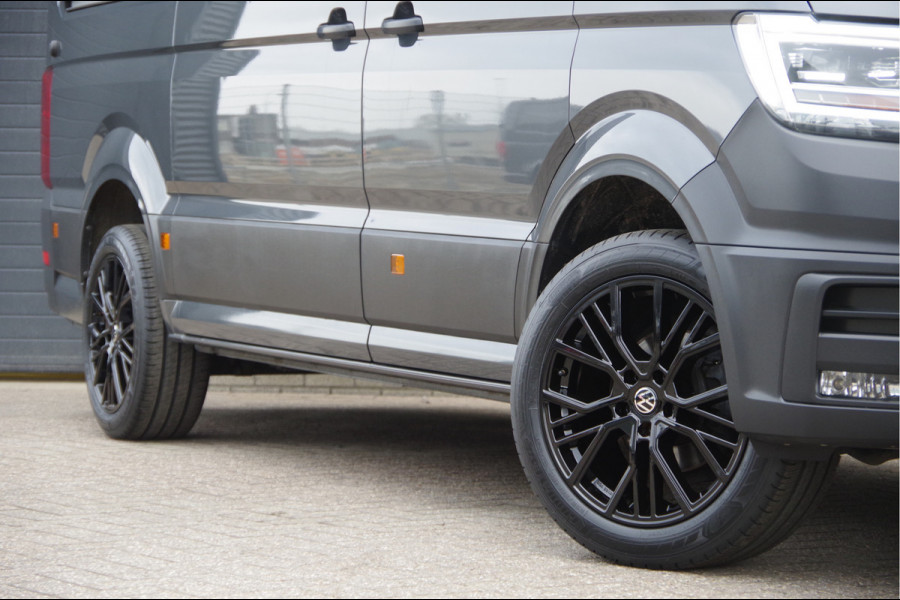 Volkswagen Crafter 35 2.0 TDI L3H3 177PK AUT. LED, STOELVERWARMING, TREKHAAK, ERGO ACTIVE GEVEERDE STOEL, CLIMATE CONTROL, CAMERA, NAVI, PARKEERSEN