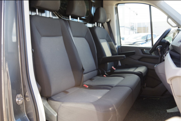 Volkswagen Crafter 35 2.0 TDI L3H3 177PK AUT. LED, STOELVERWARMING, TREKHAAK, ERGO ACTIVE GEVEERDE STOEL, CLIMATE CONTROL, CAMERA, NAVI, PARKEERSEN