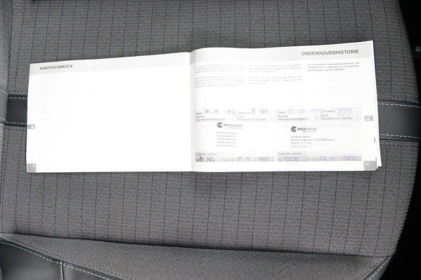 Peugeot 208 1.2 Allure*AUTOM*CARPLAY*ACC*LANE-ASS*NAVI*CAMERA*