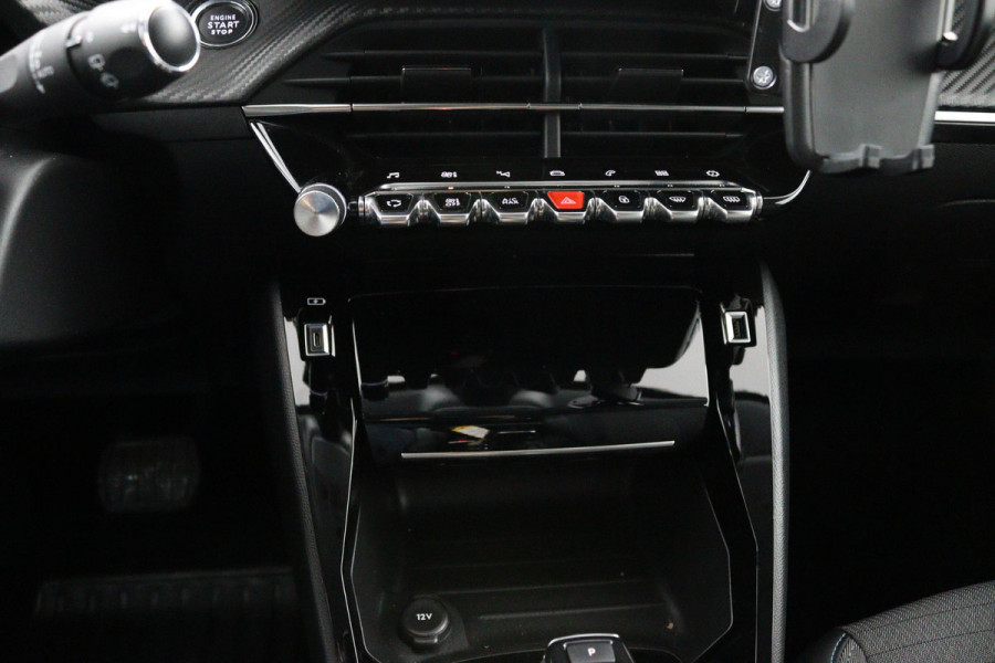 Peugeot 208 1.2 Allure*AUTOM*CARPLAY*ACC*LANE-ASS*NAVI*CAMERA*