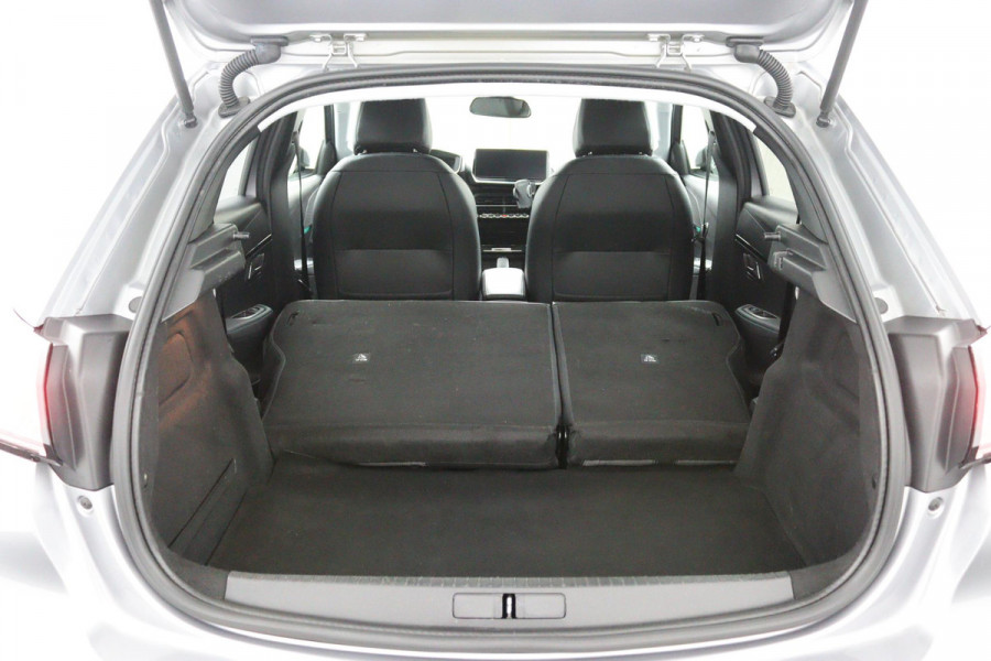 Peugeot 208 1.2 Allure*AUTOM*CARPLAY*ACC*LANE-ASS*NAVI*CAMERA*