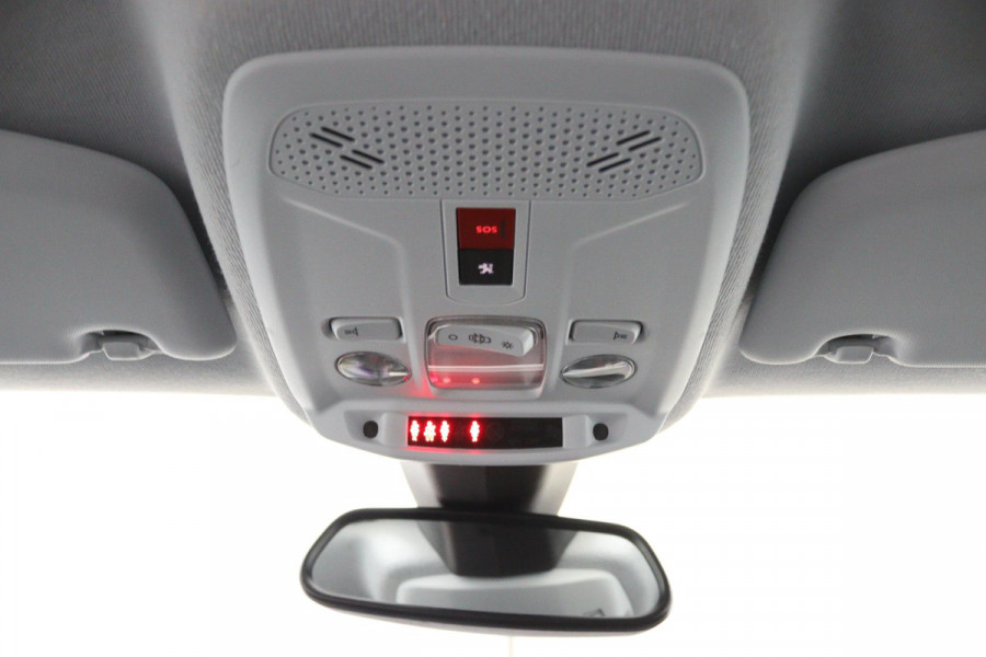 Peugeot 208 1.2 Allure*AUTOM*CARPLAY*ACC*LANE-ASS*NAVI*CAMERA*