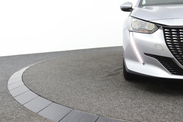 Peugeot 208 1.2 Allure*AUTOM*CARPLAY*ACC*LANE-ASS*NAVI*CAMERA*