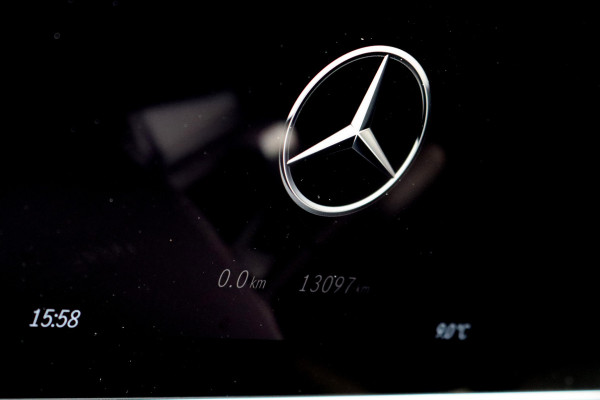 Mercedes-Benz GLC 300e 4MATIC AMG Line Premium+ | Distronic+ | Panoramadak | Burmester | HUD | Digital Light | Memory | Surround Camera | Keyless Go |  Augmented Reality |