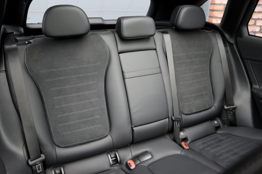 Mercedes-Benz GLC 300e 4MATIC AMG Line Premium+ | Distronic+ | Panoramadak | Burmester | HUD | Digital Light | Memory | Surround Camera | Keyless Go |  Augmented Reality |