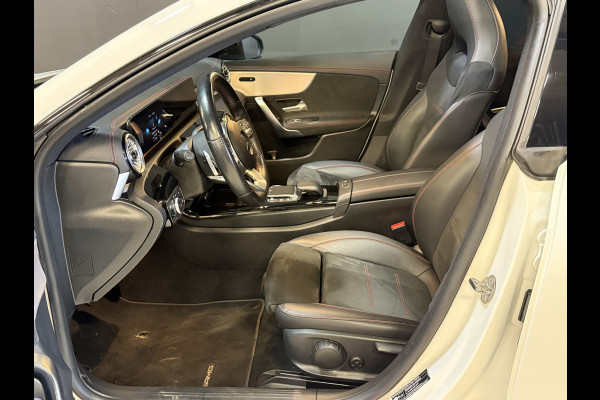 Mercedes-Benz CLA-Klasse Shooting Brake 200 Business Solution AMG | Sfeerverlichting | Multibeam | Panoramadak