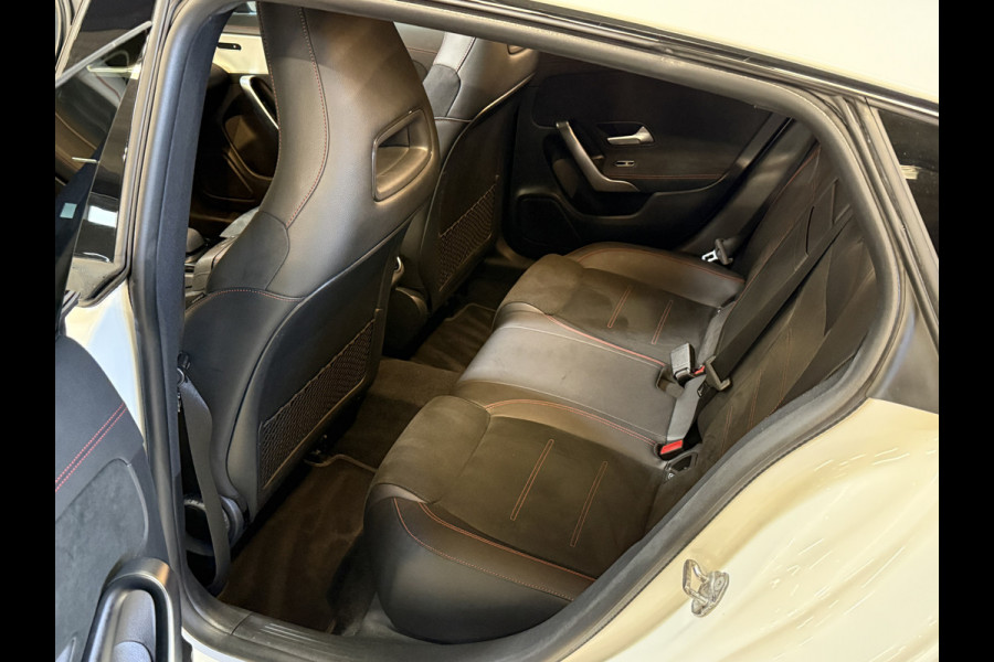 Mercedes-Benz CLA-Klasse Shooting Brake 200 Business Solution AMG | Sfeerverlichting | Multibeam | Panoramadak