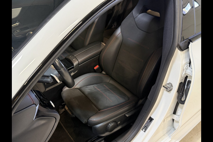 Mercedes-Benz CLA-Klasse Shooting Brake 200 Business Solution AMG | Sfeerverlichting | Multibeam | Panoramadak