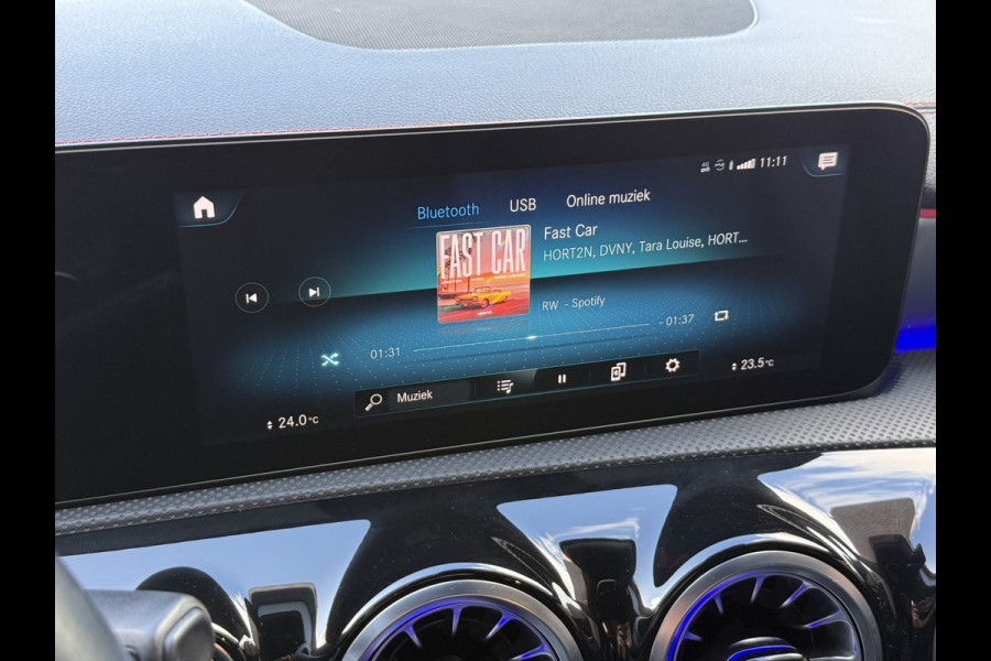 Mercedes-Benz CLA-Klasse Shooting Brake 200 Business Solution AMG | Sfeerverlichting | Multibeam | Panoramadak