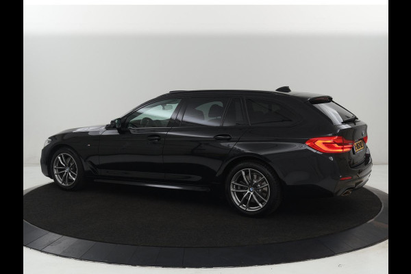 BMW 5 Serie 520i M Sport | Panoramadak | Stoelventilatie | Head-Up | 360 Camera | Leder | Adaptief LED | Memory | Carplay | Sfeerverlichting | Achterbankverwarming | Navigatie | Stuurverwarming