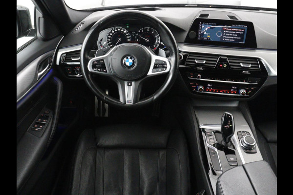 BMW 5 Serie 520i M Sport | Panoramadak | Stoelventilatie | Head-Up | 360 Camera | Leder | Adaptief LED | Memory | Carplay | Sfeerverlichting | Achterbankverwarming | Navigatie | Stuurverwarming