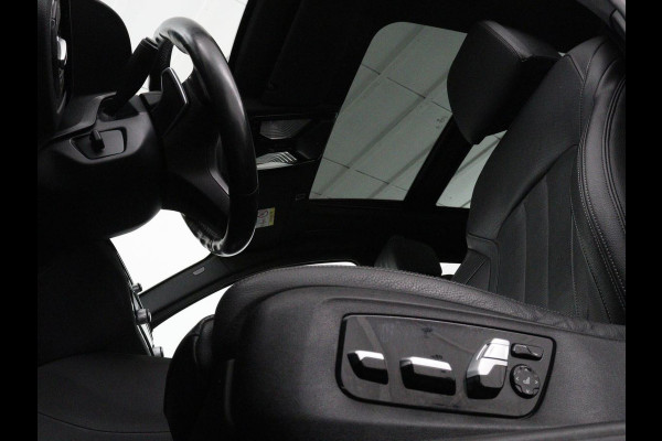 BMW 5 Serie 520i M Sport | Panoramadak | Stoelventilatie | Head-Up | 360 Camera | Leder | Adaptief LED | Memory | Carplay | Sfeerverlichting | Achterbankverwarming | Navigatie | Stuurverwarming