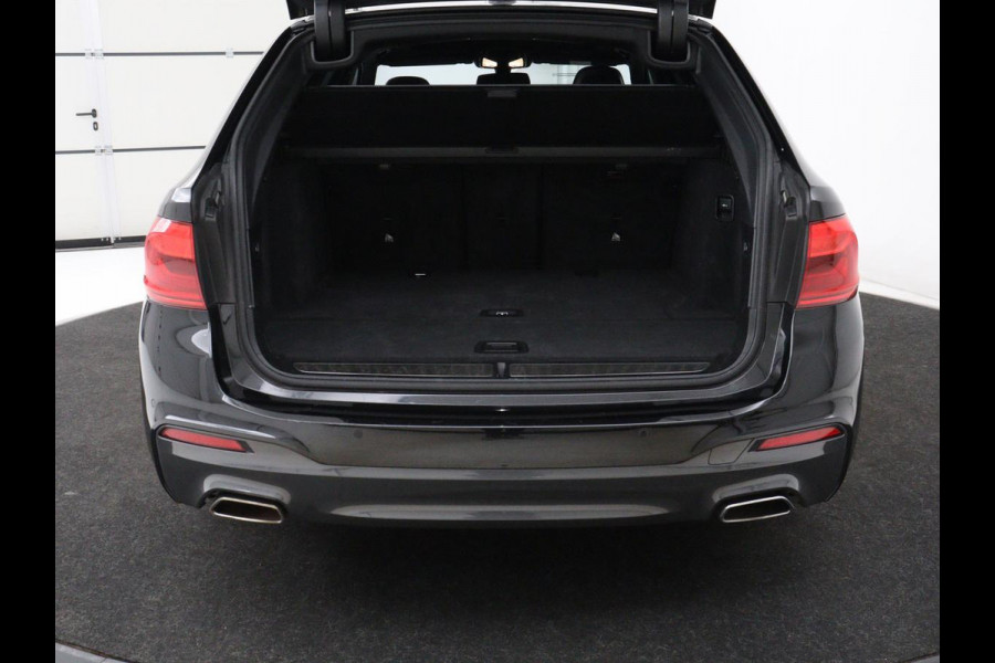 BMW 5 Serie 520i M Sport | Panoramadak | Stoelventilatie | Head-Up | 360 Camera | Leder | Adaptief LED | Memory | Carplay | Sfeerverlichting | Achterbankverwarming | Navigatie | Stuurverwarming
