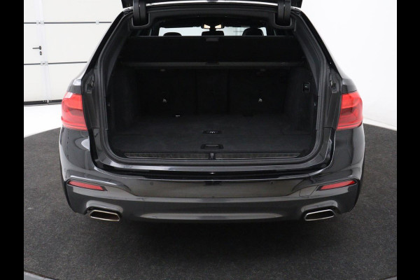 BMW 5 Serie 520i M Sport | Panoramadak | Stoelventilatie | Head-Up | 360 Camera | Leder | Adaptief LED | Memory | Carplay | Sfeerverlichting | Achterbankverwarming | Navigatie | Stuurverwarming