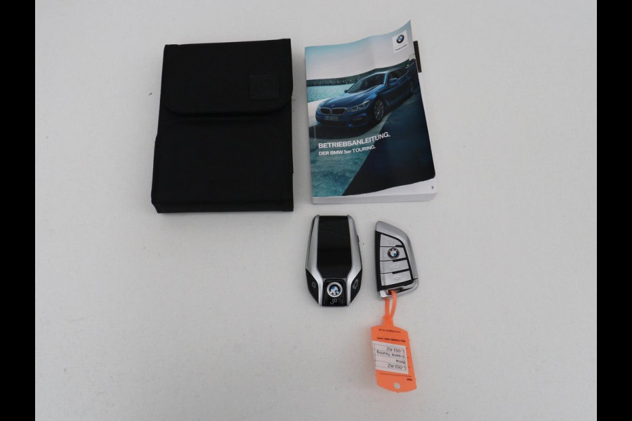 BMW 5 Serie 520i M Sport | Panoramadak | Stoelventilatie | Head-Up | 360 Camera | Leder | Adaptief LED | Memory | Carplay | Sfeerverlichting | Achterbankverwarming | Navigatie | Stuurverwarming