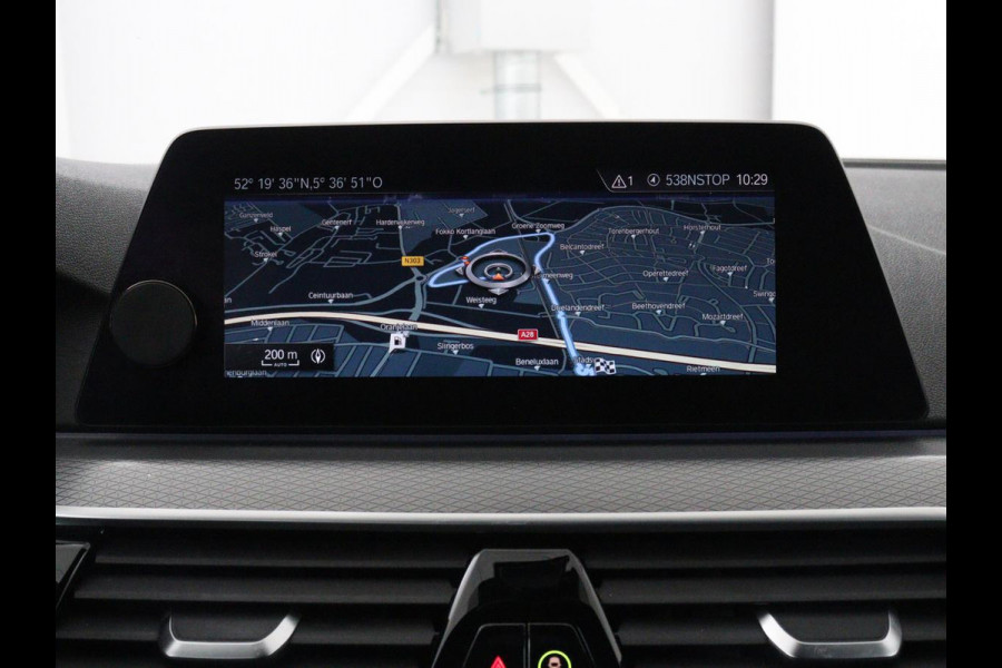 BMW 5 Serie 520i M Sport | Panoramadak | Stoelventilatie | Head-Up | 360 Camera | Leder | Adaptief LED | Memory | Carplay | Sfeerverlichting | Achterbankverwarming | Navigatie | Stuurverwarming