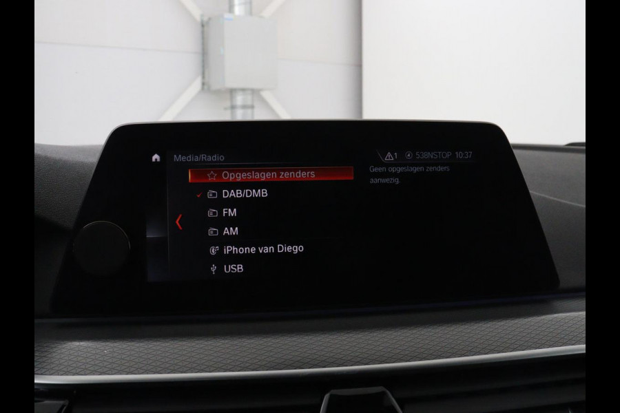 BMW 5 Serie 520i M Sport | Panoramadak | Stoelventilatie | Head-Up | 360 Camera | Leder | Adaptief LED | Memory | Carplay | Sfeerverlichting | Achterbankverwarming | Navigatie | Stuurverwarming