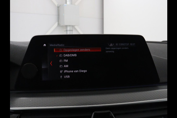 BMW 5 Serie 520i M Sport | Panoramadak | Stoelventilatie | Head-Up | 360 Camera | Leder | Adaptief LED | Memory | Carplay | Sfeerverlichting | Achterbankverwarming | Navigatie | Stuurverwarming