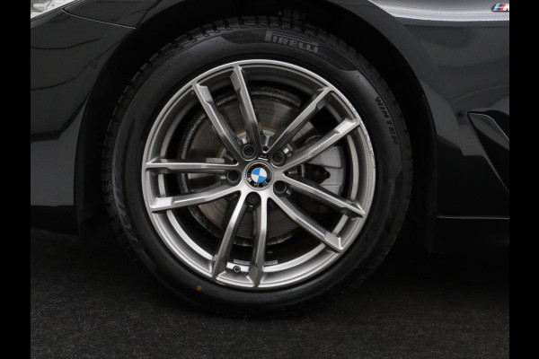BMW 5 Serie 520i M Sport | Panoramadak | Stoelventilatie | Head-Up | 360 Camera | Leder | Adaptief LED | Memory | Carplay | Sfeerverlichting | Achterbankverwarming | Navigatie | Stuurverwarming