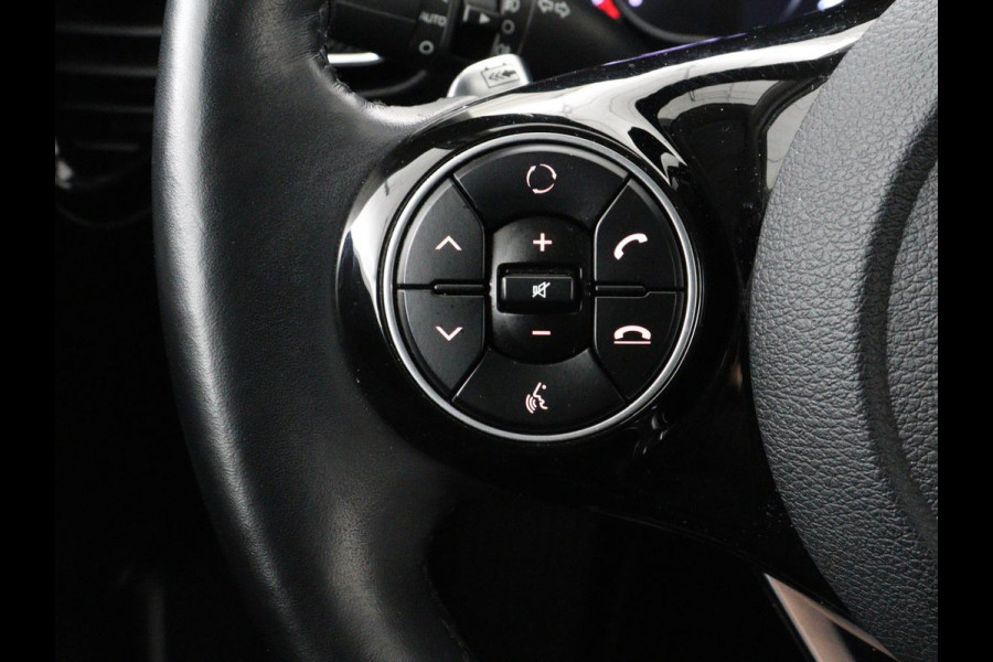 Kia e-Soul DynamicPlusLine 64 kWh | SOH 100% | 3 Fase | Stoelverwarming | Warmtepomp | Adaptive cruise | Carplay | Camera | Keyless | Full LED | Half leder | Climate control | Stuurverwarming | Getint glas