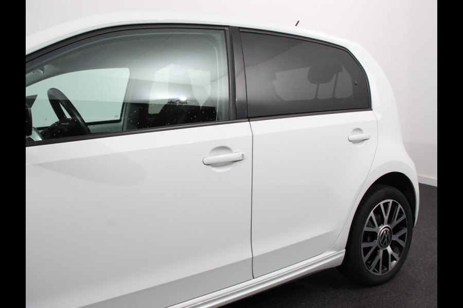 Volkswagen e-Up! e-up! Style Climate control Stoelverwarming Cruise control Parkeersensor achter + camera Lichtmetalen velgen