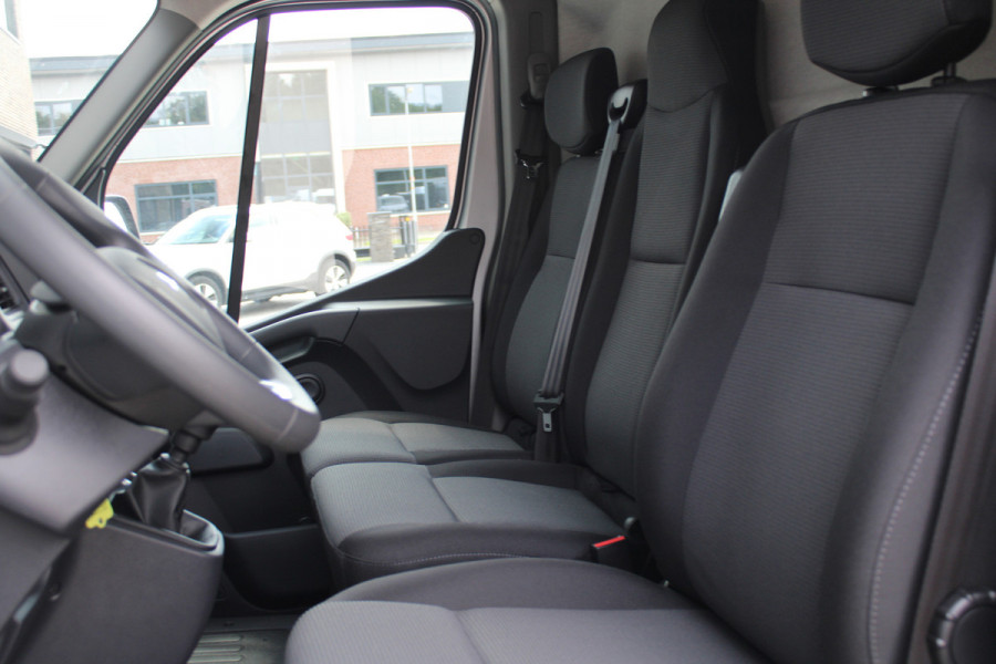 Renault Master T35 2.3 dCi 180pk L3H2 - Airco - Navigatie - Camera - Cruise - Parkeersensoren - 105l tank - Rijklaar