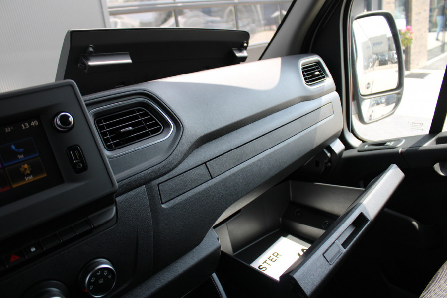 Renault Master T35 2.3 dCi 180pk L3H2 - Airco - Navigatie - Camera - Cruise - Parkeersensoren - 105l tank - Rijklaar