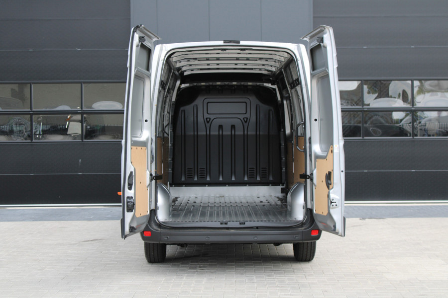 Renault Master T35 2.3 dCi 180pk L3H2 - Airco - Navigatie - Camera - Cruise - Parkeersensoren - 105l tank - Rijklaar