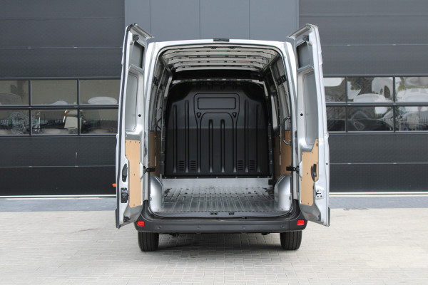 Renault Master T35 2.3 dCi 180pk L3H2 - Airco - Navigatie - Camera - Cruise - Parkeersensoren - 105l tank - Rijklaar