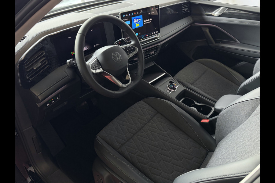 Volkswagen Tiguan 1.5 eTSI 150PK DSG ✅ NIEUWE AUTO✅ TREKHAAK IQ.LED CARPLAY NAVI ELEK.KLEP STOEL/STUUR VERW LED 10/2025 BENZINE ✅Top Auto's Wijchen , 30 Jaar Specialist in Volkswagen  : Alle Type's : R-Line Edition / Style / First Edition / Highline / Life , Zowel PHEV / HEV / MHEV / Benzine ✅