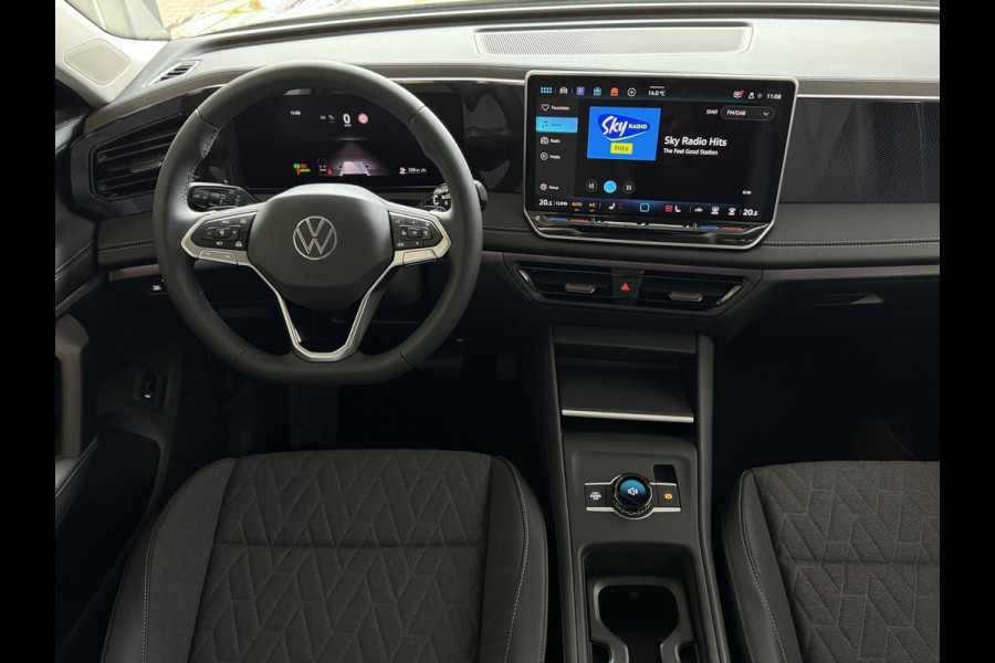 Volkswagen Tiguan 1.5 eTSI 150PK DSG ✅ NIEUWE AUTO✅ TREKHAAK IQ.LED CARPLAY NAVI ELEK.KLEP STOEL/STUUR VERW LED 10/2025 BENZINE ✅Top Auto's Wijchen , 30 Jaar Specialist in Volkswagen  : Alle Type's : R-Line Edition / Style / First Edition / Highline / Life , Zowel PHEV / HEV / MHEV / Benzine ✅