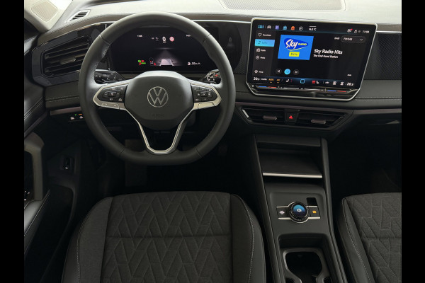 Volkswagen Tiguan 1.5 eTSI 150PK DSG ✅ NIEUWE AUTO✅ TREKHAAK IQ.LED CARPLAY NAVI ELEK.KLEP STOEL/STUUR VERW LED 10/2025 BENZINE ✅Top Auto's Wijchen , 30 Jaar Specialist in Volkswagen  : Alle Type's : R-Line Edition / Style / First Edition / Highline / Life , Zowel PHEV / HEV / MHEV / Benzine ✅