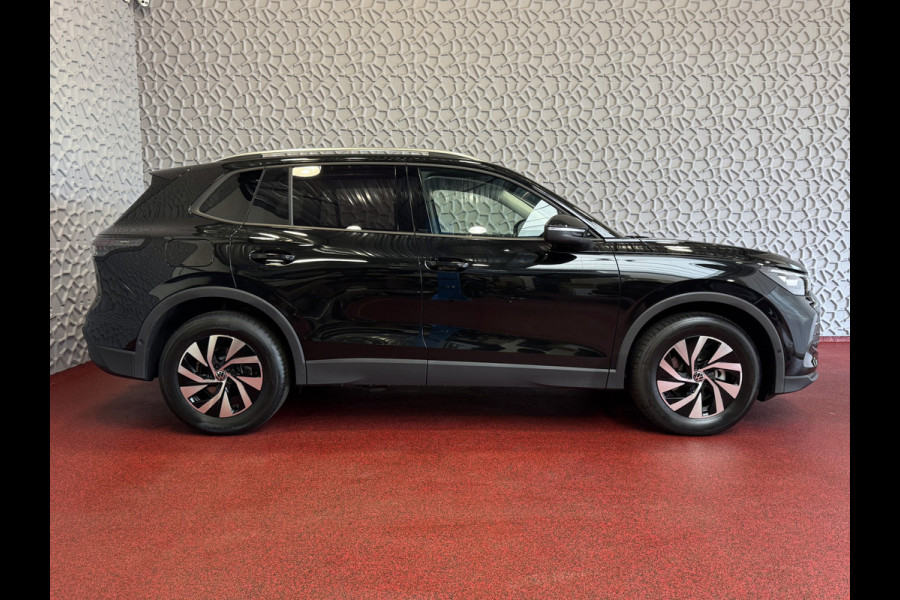 Volkswagen Tiguan 1.5 eTSI 150PK DSG ✅ NIEUWE AUTO✅ TREKHAAK IQ.LED CARPLAY NAVI ELEK.KLEP STOEL/STUUR VERW LED 10/2025 BENZINE ✅Top Auto's Wijchen , 30 Jaar Specialist in Volkswagen  : Alle Type's : R-Line Edition / Style / First Edition / Highline / Life , Zowel PHEV / HEV / MHEV / Benzine ✅
