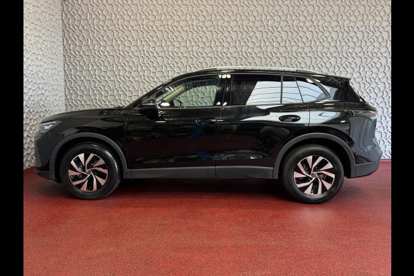 Volkswagen Tiguan 1.5 eTSI 150PK DSG ✅ NIEUWE AUTO✅ TREKHAAK IQ.LED CARPLAY NAVI ELEK.KLEP STOEL/STUUR VERW LED 10/2025 BENZINE ✅Top Auto's Wijchen , 30 Jaar Specialist in Volkswagen  : Alle Type's : R-Line Edition / Style / First Edition / Highline / Life , Zowel PHEV / HEV / MHEV / Benzine ✅