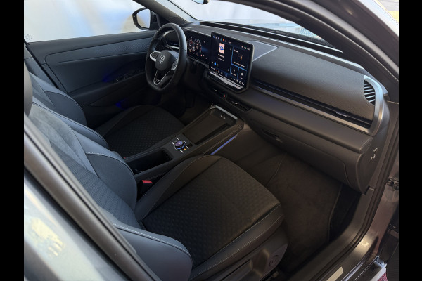 Volkswagen T-Roc 1.5 eTsi 150PK R-LINE EDITION BLACK STYLE IQ LED/GRIL/LOGO STOEL/STUUR.VERW ELEK.KLEP 2026