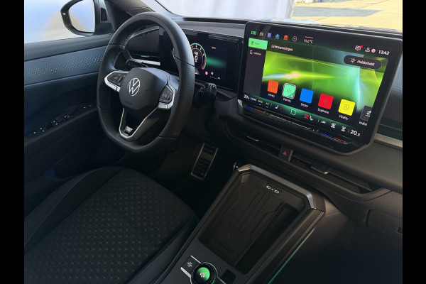 Volkswagen T-Roc 1.5 eTsi 150PK R-LINE EDITION BLACK STYLE IQ LED/GRIL/LOGO STOEL/STUUR.VERW ELEK.KLEP 2026