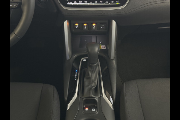 Toyota Corolla Cross HYBRID 140 STYLE STOEL/STUUR VERW. ELEK.KLEP LED KEYLESS CARPLAY NAVI CAMERA ADAP CRUISE PDC ✅ Top auto's Wijchen. Al 30 Jaar verkoop van Toyota  : Benzine / Hybride / PHEV / HEV / Diverse modellen : Style / Executive / Dynamic / Plus / Business / Sport / Active / Premium etc. ✅