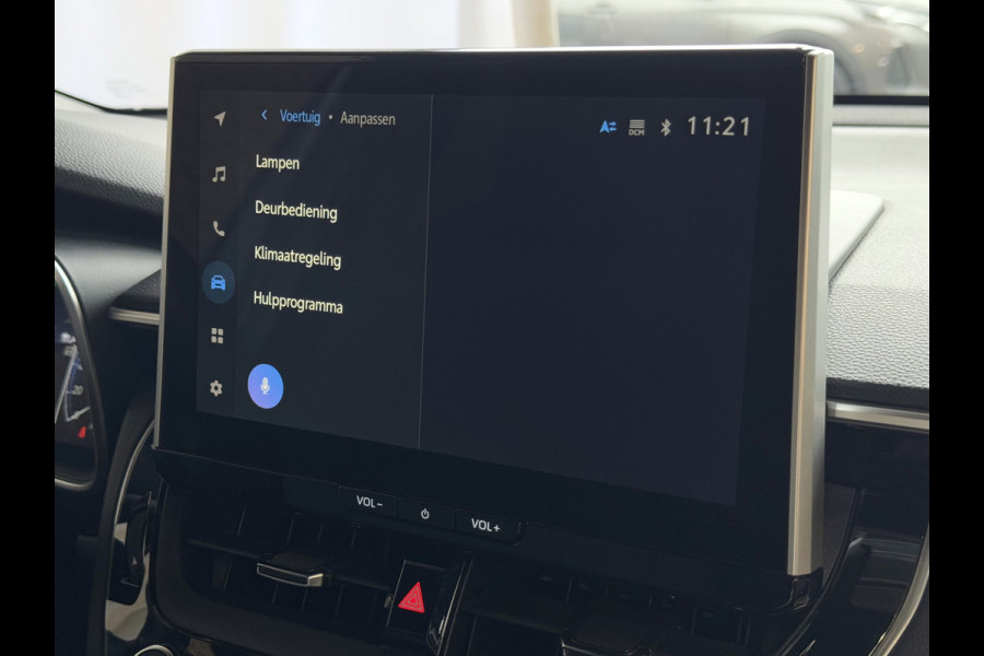 Toyota Corolla Cross HYBRID 140 STYLE STOEL/STUUR VERW. ELEK.KLEP LED KEYLESS CARPLAY NAVI CAMERA ADAP CRUISE PDC ✅ Top auto's Wijchen. Al 30 Jaar verkoop van Toyota  : Benzine / Hybride / PHEV / HEV / Diverse modellen : Style / Executive / Dynamic / Plus / Business / Sport / Active / Premium etc. ✅