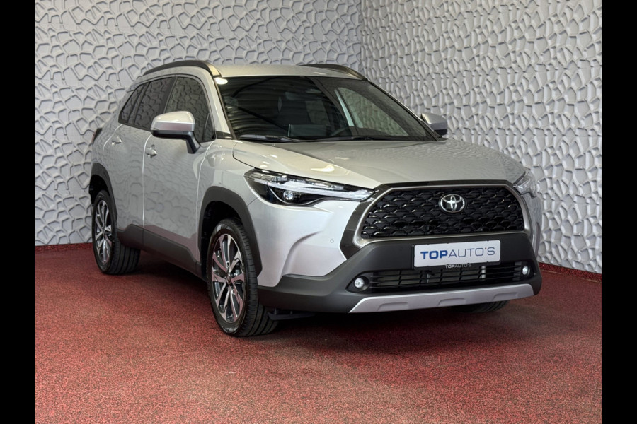Toyota Corolla Cross HYBRID 140 STYLE STOEL/STUUR VERW. ELEK.KLEP LED KEYLESS CARPLAY NAVI CAMERA ADAP CRUISE PDC ✅ Top auto's Wijchen. Al 30 Jaar verkoop van Toyota  : Benzine / Hybride / PHEV / HEV / Diverse modellen : Style / Executive / Dynamic / Plus / Business / Sport / Active / Premium etc. ✅