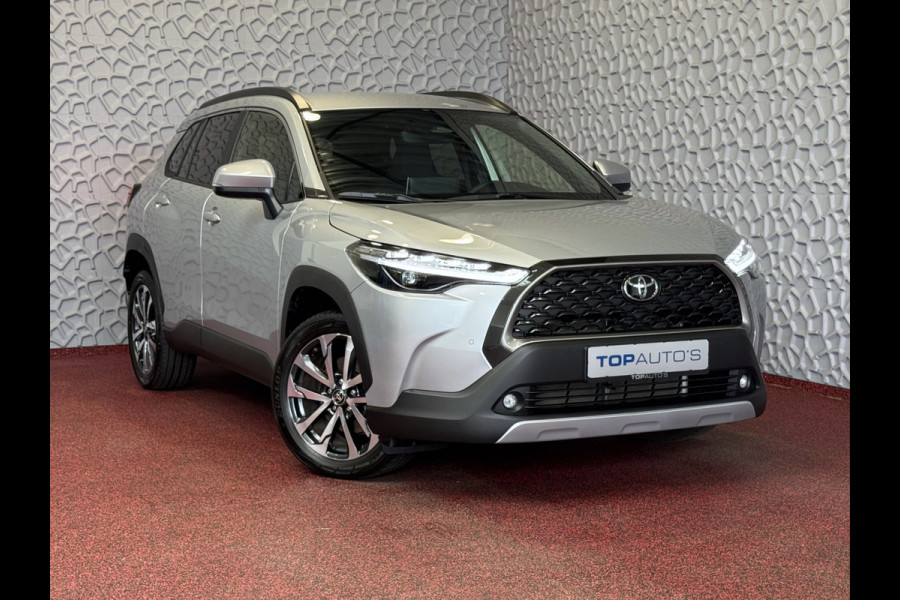 Toyota Corolla Cross HYBRID 140 STYLE STOEL/STUUR VERW. ELEK.KLEP LED KEYLESS CARPLAY NAVI CAMERA ADAP CRUISE PDC ✅ Top auto's Wijchen. Al 30 Jaar verkoop van Toyota  : Benzine / Hybride / PHEV / HEV / Diverse modellen : Style / Executive / Dynamic / Plus / Business / Sport / Active / Premium etc. ✅