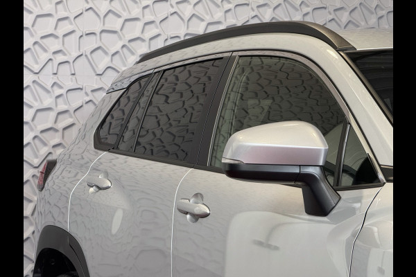 Toyota Corolla Cross HYBRID 140 STYLE STOEL/STUUR VERW. ELEK.KLEP LED KEYLESS CARPLAY NAVI CAMERA ADAP CRUISE PDC ✅ Top auto's Wijchen. Al 30 Jaar verkoop van Toyota  : Benzine / Hybride / PHEV / HEV / Diverse modellen : Style / Executive / Dynamic / Plus / Business / Sport / Active / Premium etc. ✅