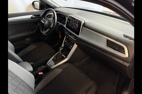 Volkswagen T-Roc 1.5 TSI 150PK EVO ADAP.CRUISE LED VIR.COCKPIT 18''LMV STOEL/.VERW. CAMERA TREKHAAK LMV 03.2025 HALF LEDER DODE.HOEK.DET ✅Top Auto's Wijchen , 30 Jaar Specialist in Volkswagen  : Alle Type's : R-Line Edition / Style / First Edition / Highline / Life , Zowel PHEV / HEV / MHEV / Benzine ✅