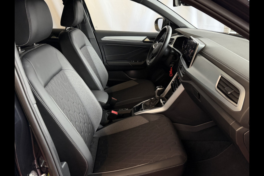 Volkswagen T-Roc 1.5 TSI 150PK EVO ADAP.CRUISE LED VIR.COCKPIT 18''LMV STOEL/.VERW. CAMERA TREKHAAK LMV 03.2025 HALF LEDER DODE.HOEK.DET ✅Top Auto's Wijchen , 30 Jaar Specialist in Volkswagen  : Alle Type's : R-Line Edition / Style / First Edition / Highline / Life , Zowel PHEV / HEV / MHEV / Benzine ✅