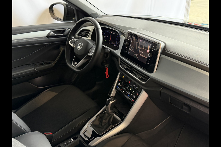 Volkswagen T-Roc 1.5 TSI 150PK EVO ADAP.CRUISE LED VIR.COCKPIT 18''LMV STOEL/.VERW. CAMERA TREKHAAK LMV 03.2025 HALF LEDER DODE.HOEK.DET ✅Top Auto's Wijchen , 30 Jaar Specialist in Volkswagen  : Alle Type's : R-Line Edition / Style / First Edition / Highline / Life , Zowel PHEV / HEV / MHEV / Benzine ✅