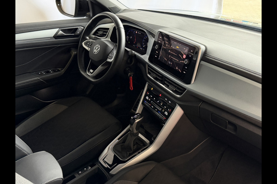 Volkswagen T-Roc 1.5 TSI 150PK EVO ADAP.CRUISE LED VIR.COCKPIT 18''LMV STOEL/.VERW. CAMERA TREKHAAK LMV 03.2025 HALF LEDER DODE.HOEK.DET ✅Top Auto's Wijchen , 30 Jaar Specialist in Volkswagen  : Alle Type's : R-Line Edition / Style / First Edition / Highline / Life , Zowel PHEV / HEV / MHEV / Benzine ✅